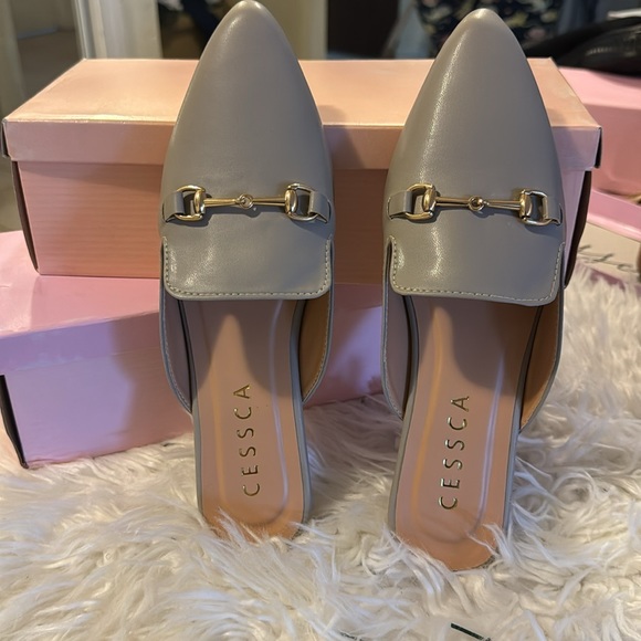 GREY FLAT SQUARE TOE FLAT MULE SIZE 7 - Picture 2 of 3
